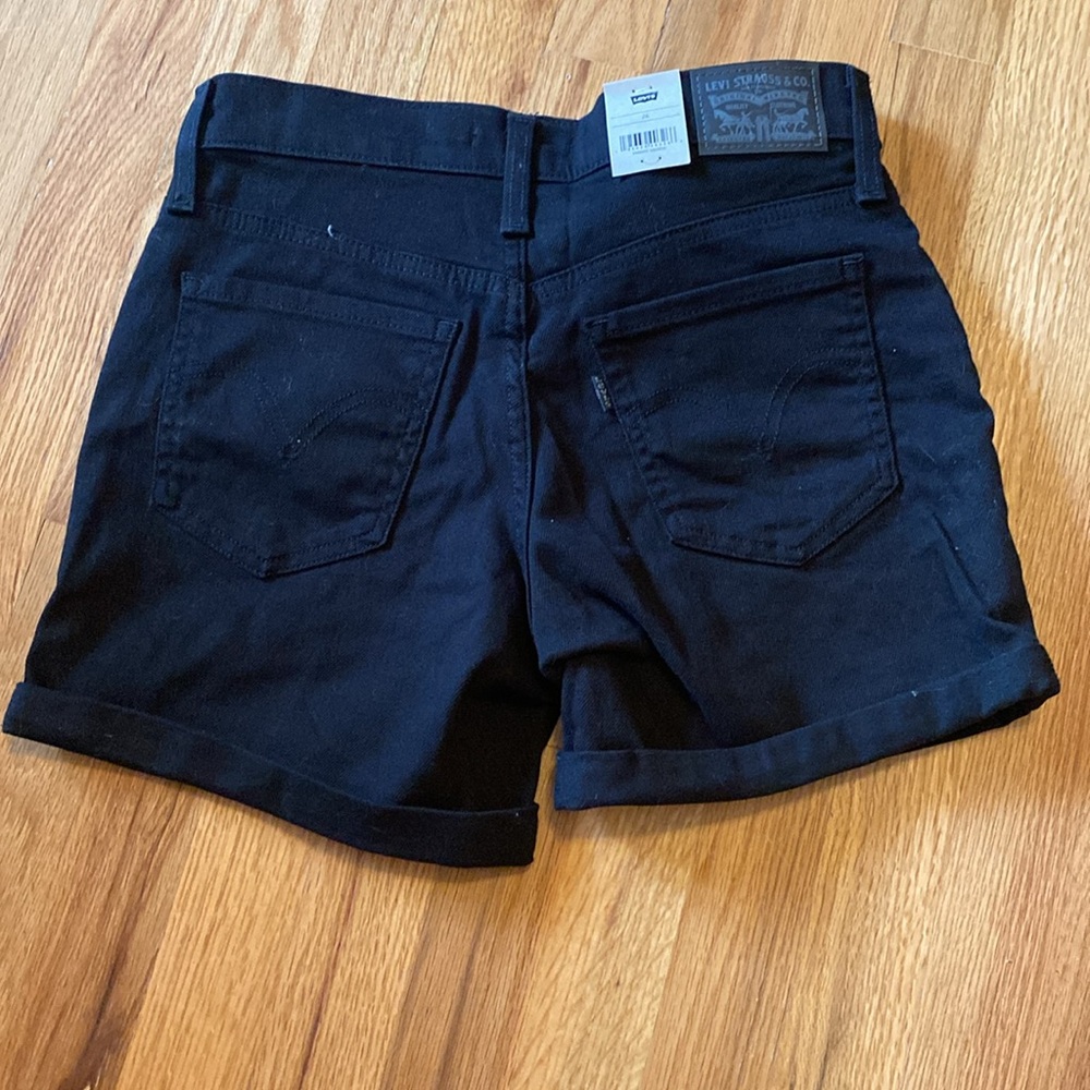 Levi’s Mid-Length Short - Picture 2 of 5